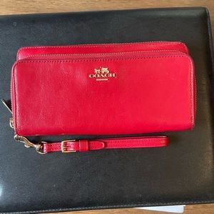 COACH red wrislet double zipper ideal wallet